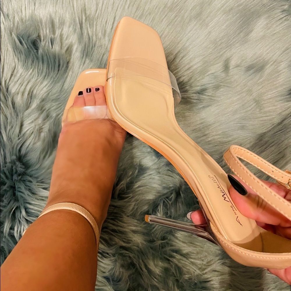Heels - Picture 4 of 4